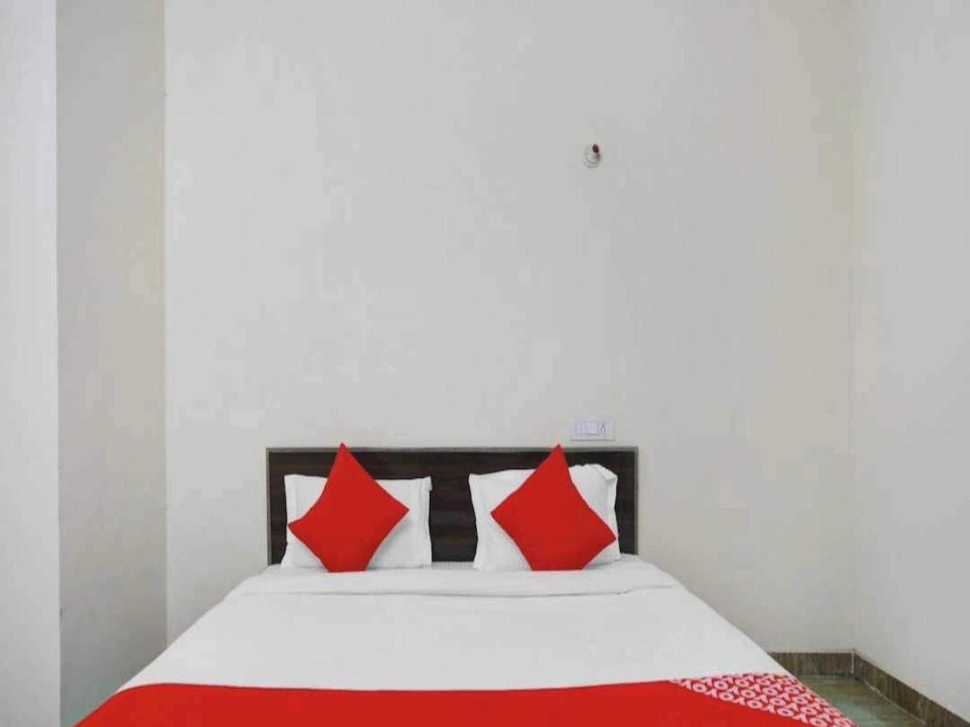 Hotel Sky Bird Bhauli Exterior photo