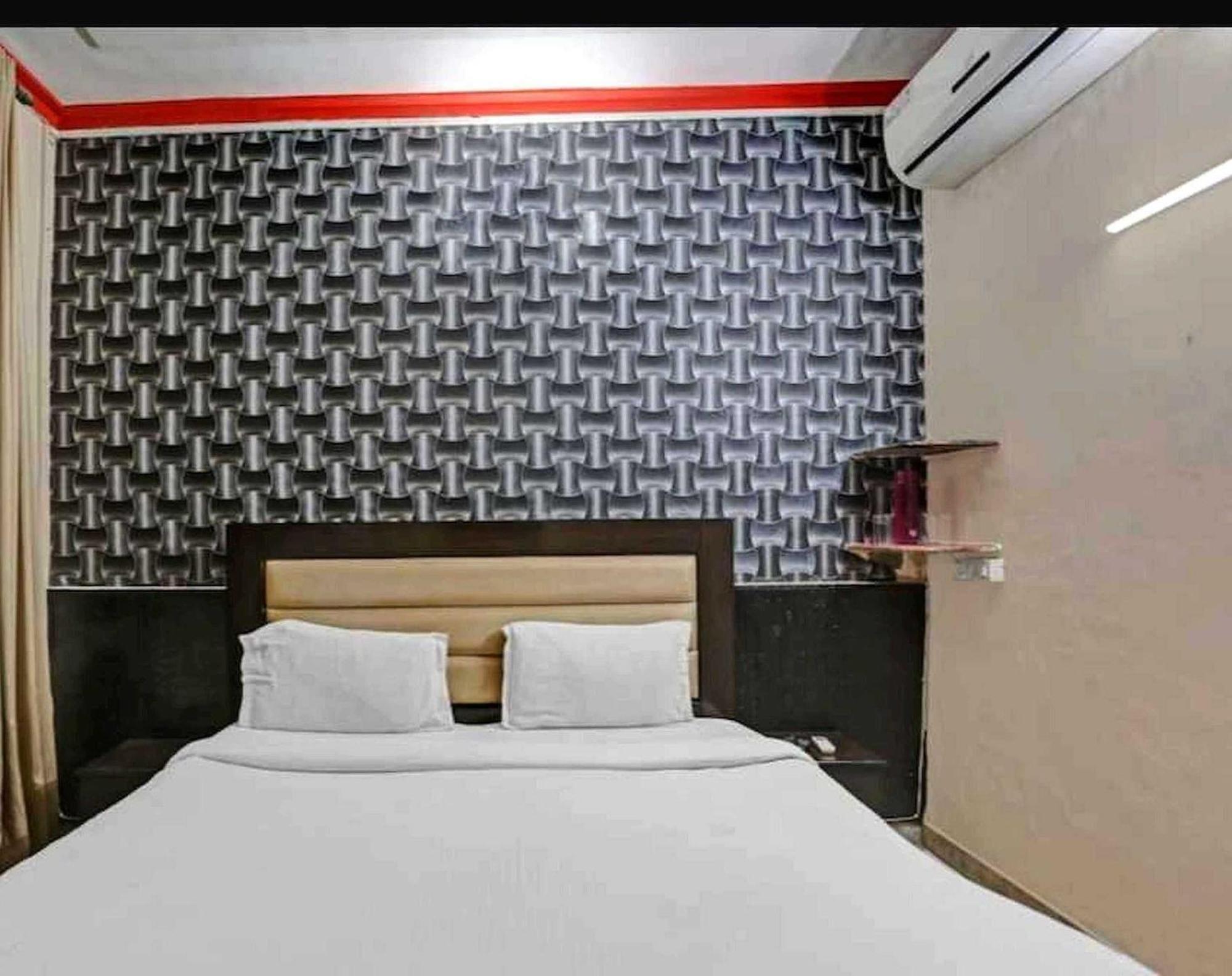 Hotel Sky Bird Bhauli Exterior photo