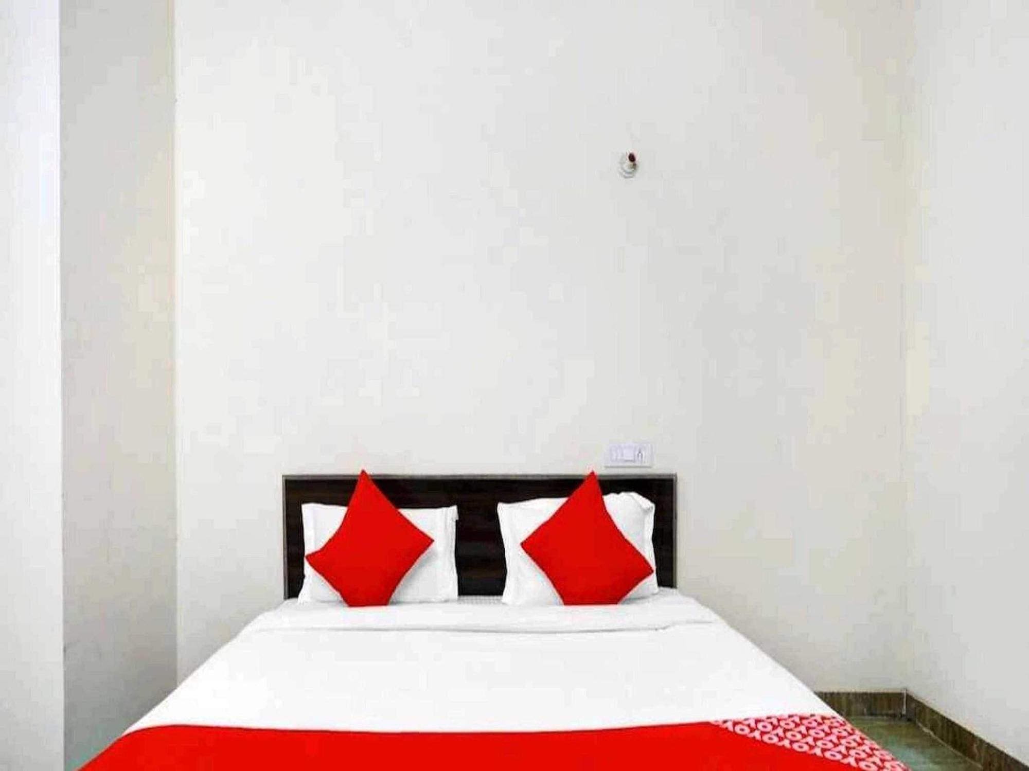 Hotel Sky Bird Bhauli Exterior photo