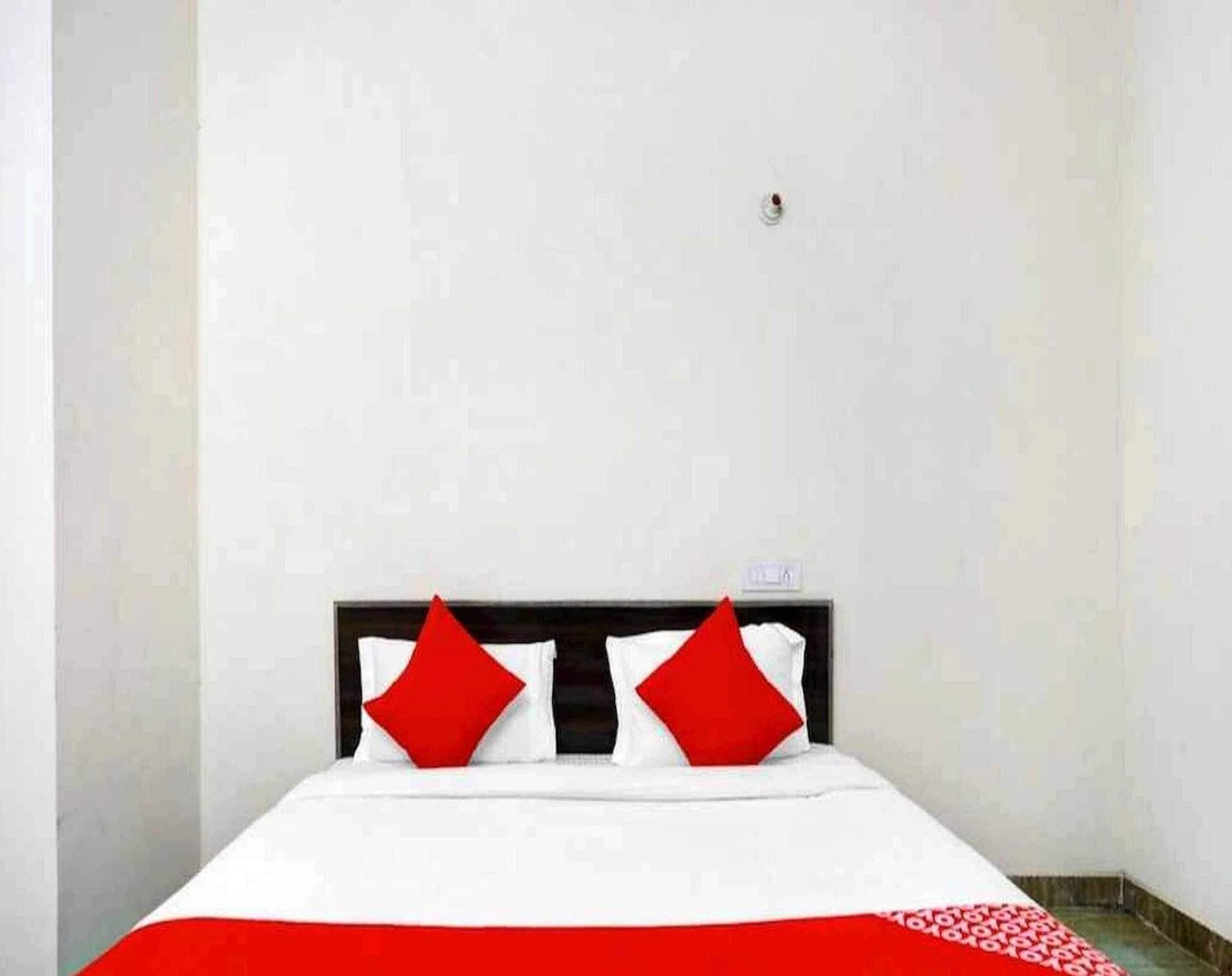 Hotel Sky Bird Bhauli Exterior photo